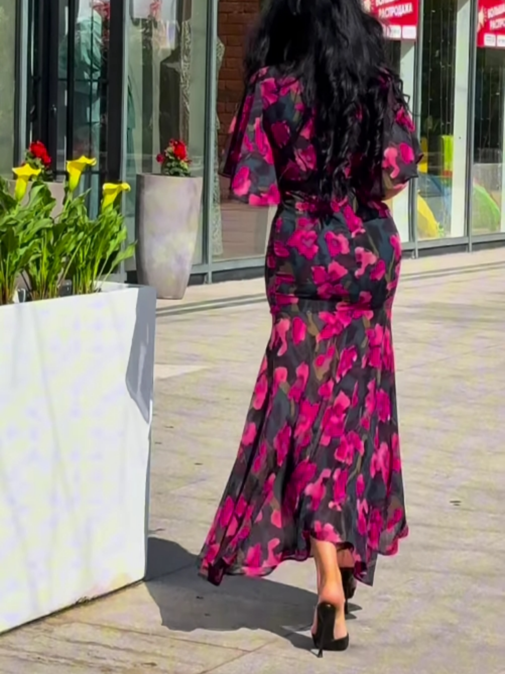 Elovelle | Women's Printed Dress with V-Neck and Trumpet Sleeves
