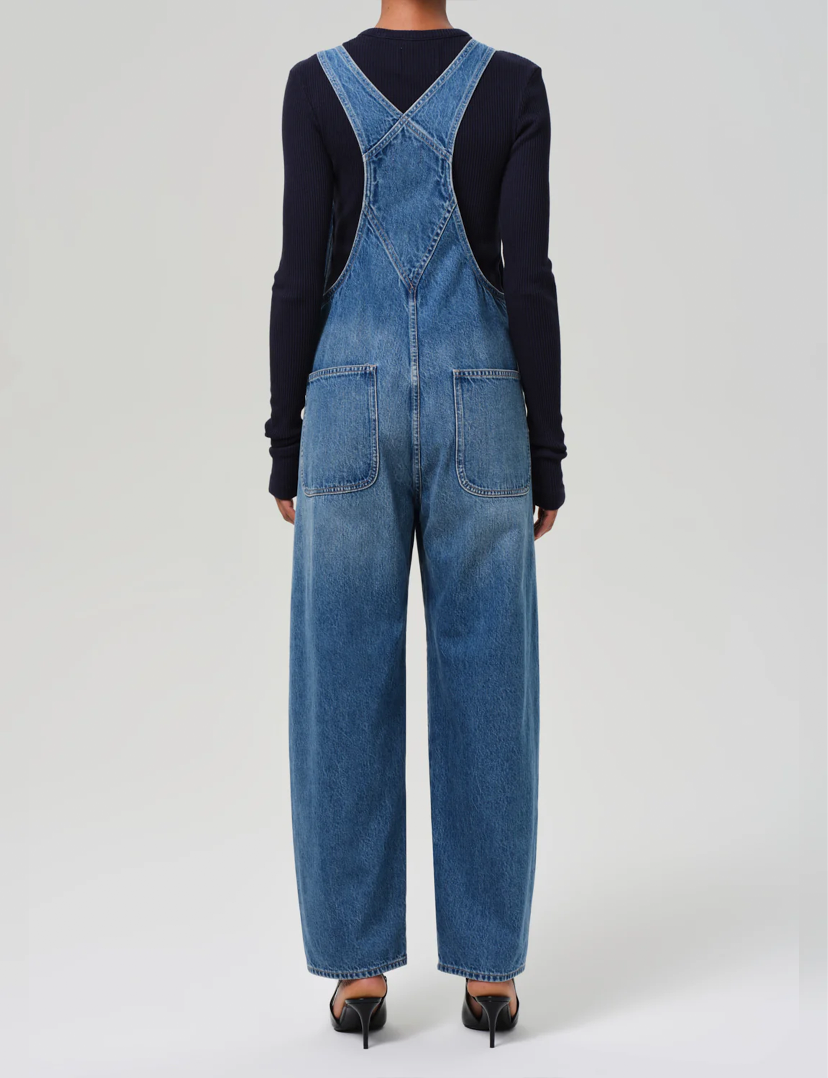Freya Overall, Arta