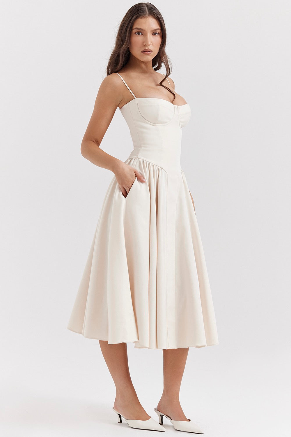 Alara | Women's Evening Dress with A-Line Silhouette and Sleeveless Design