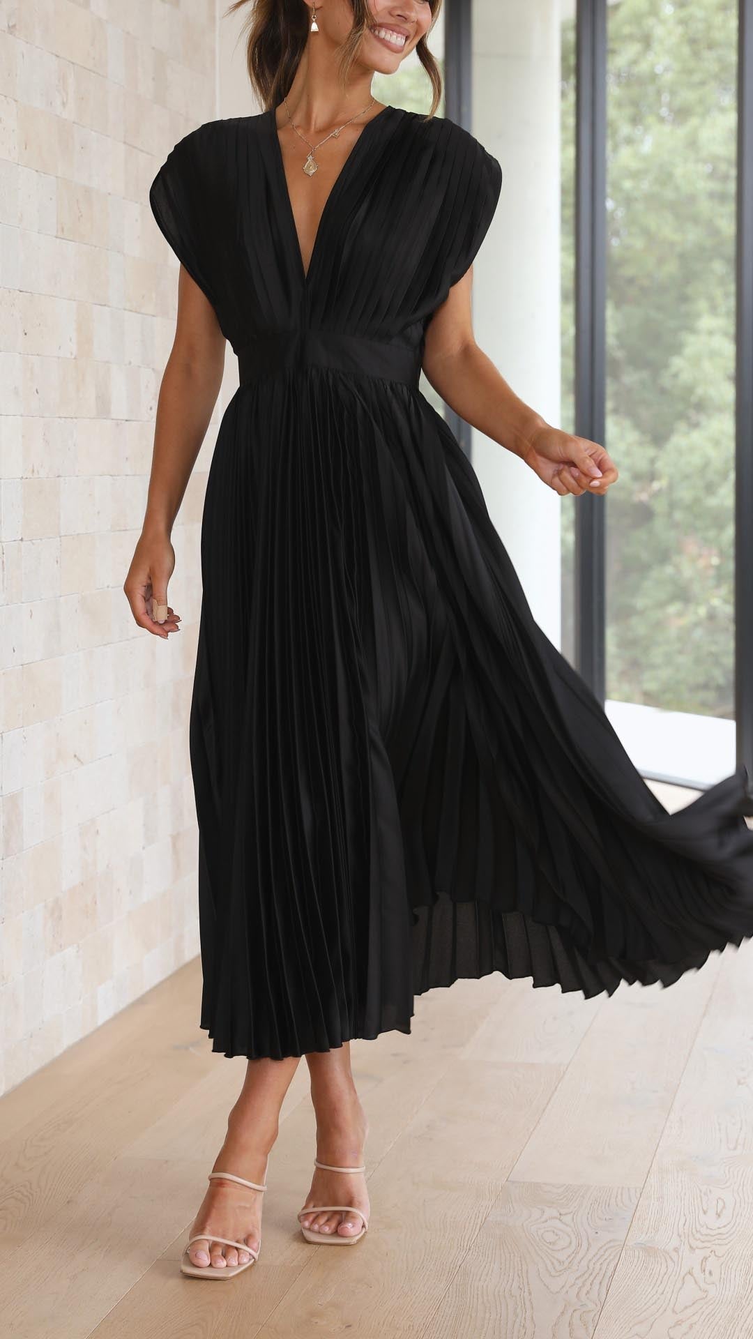 Coralie | Women's Pleated Maxi Dress with Flowing Design and Versatile Style
