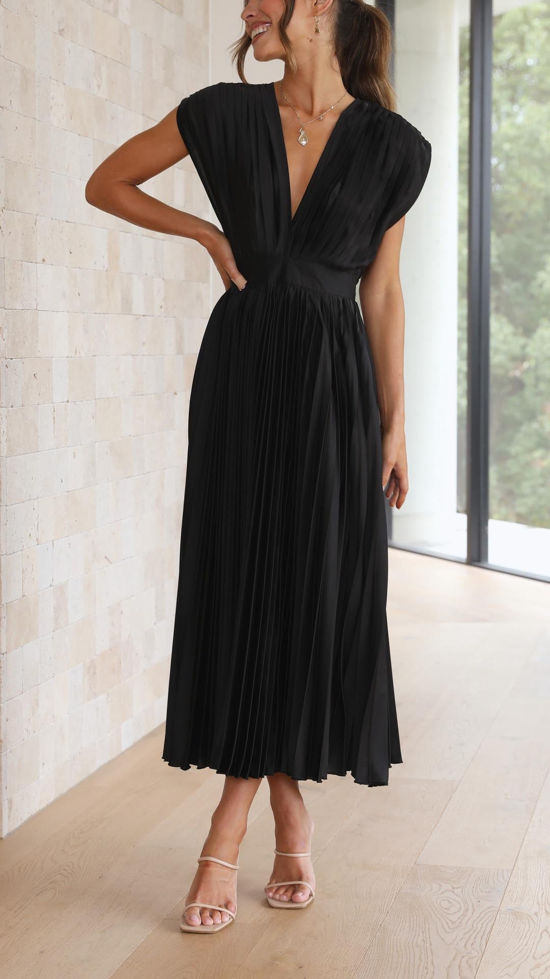 Coralie | Women's Pleated Maxi Dress with Flowing Design and Versatile Style