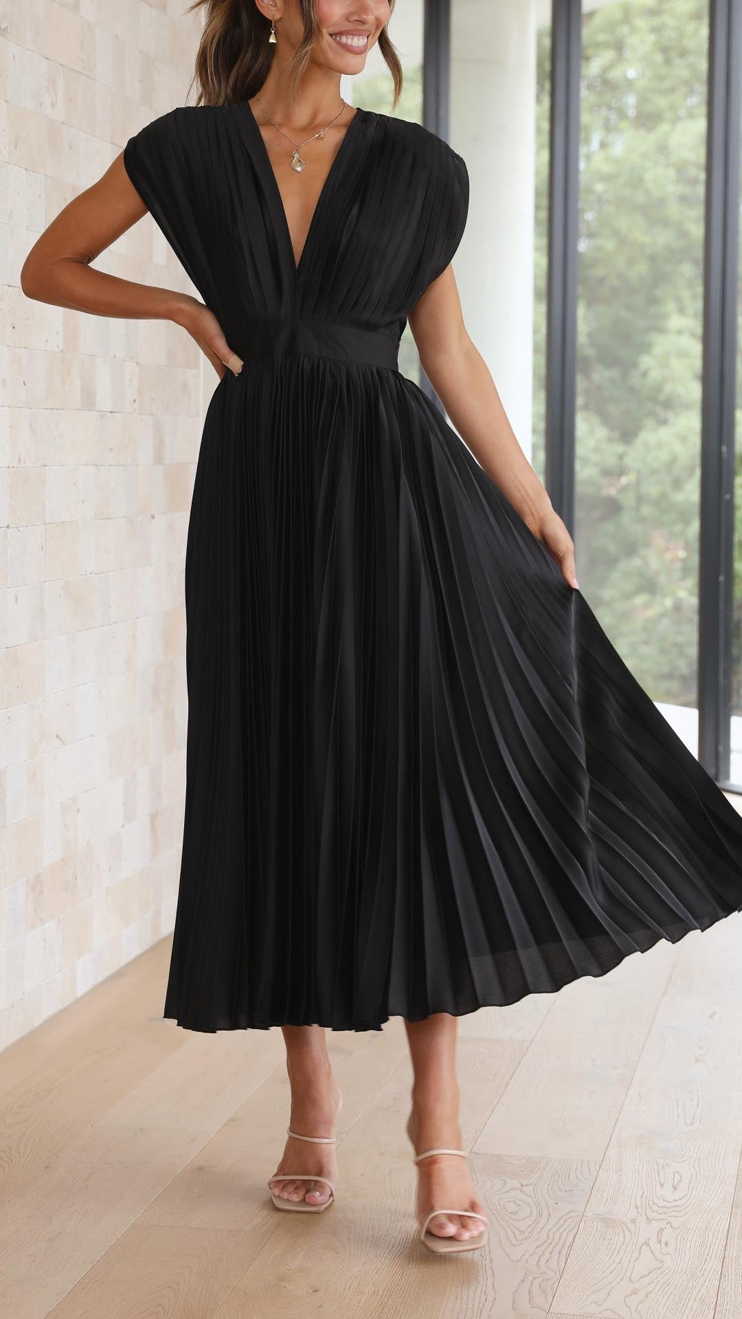 Coralie | Women's Pleated Maxi Dress with Flowing Design and Versatile Style