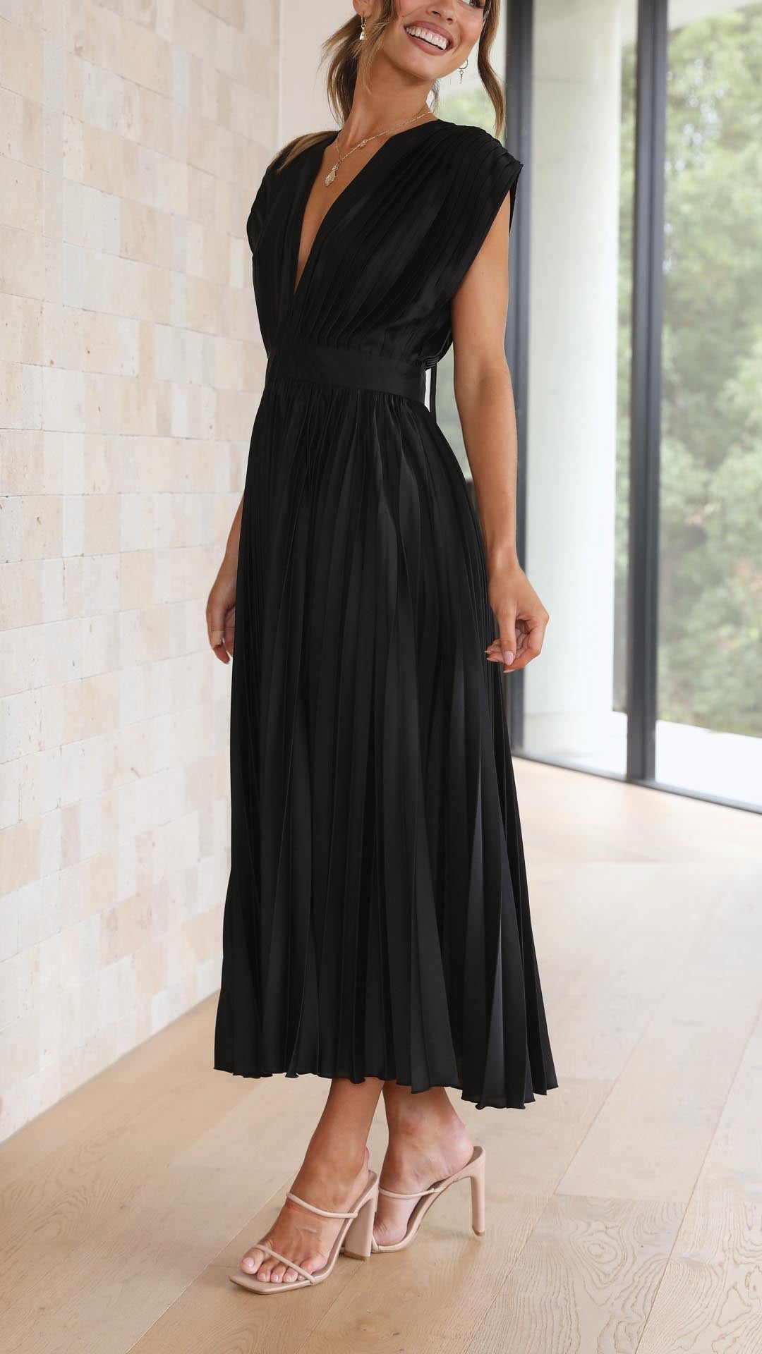 Coralie | Women's Pleated Maxi Dress with Flowing Design and Versatile Style