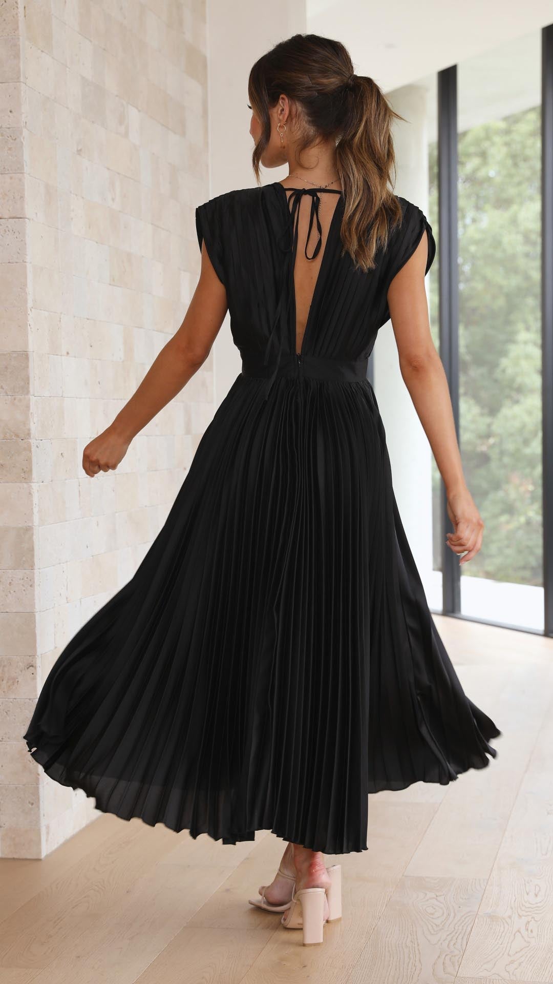 Coralie | Women's Pleated Maxi Dress with Flowing Design and Versatile Style