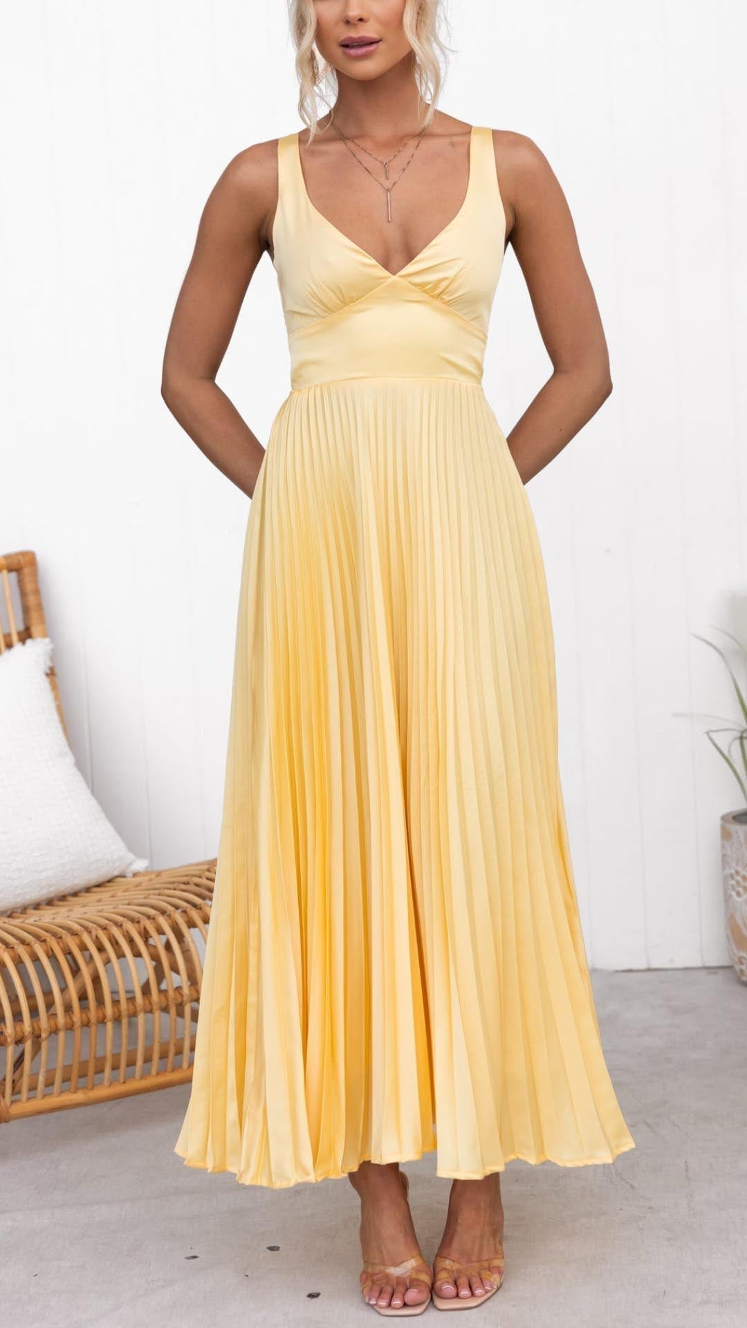 Alessa | Women's Pleated V-Neck Maxi Dress with Elegant Design and Flowing Skirt