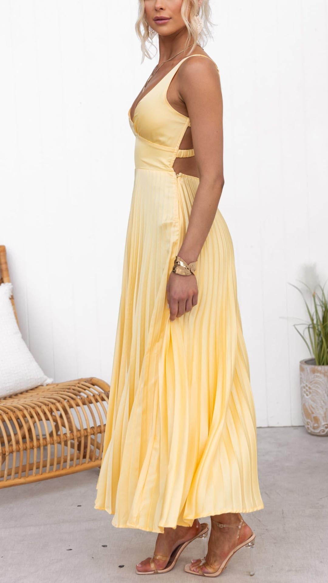 Elaraine | Women's Pleated Maxi Dress with V-Neck and Flowing Design
