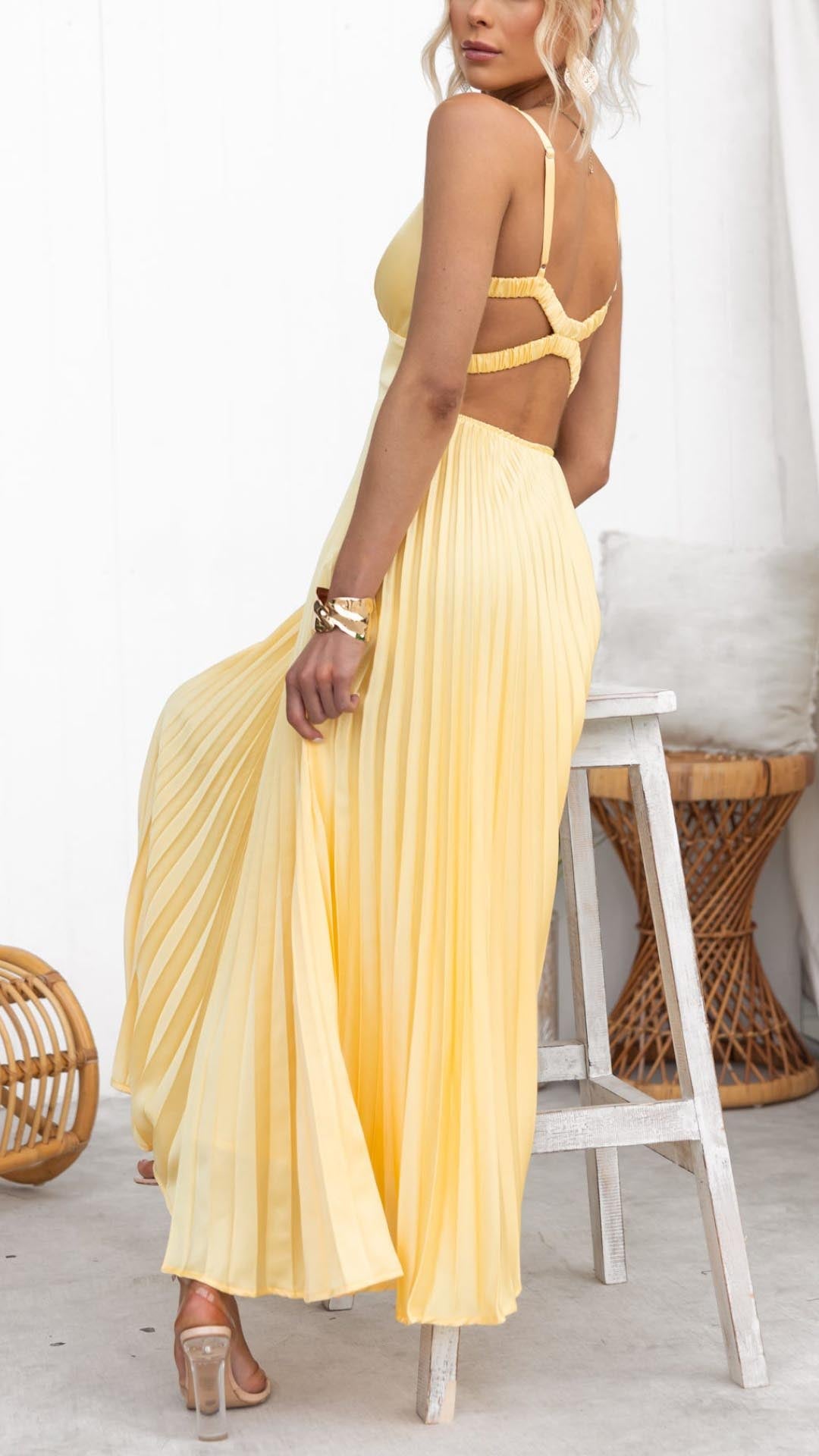 Alessa | Women's Pleated V-Neck Maxi Dress with Elegant Design and Flowing Skirt