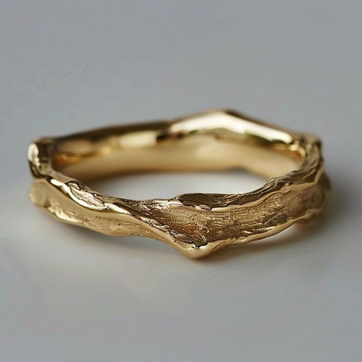 Forgia | Classic Hammered Gold Ring